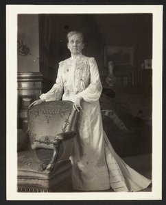Sra. John Arbuckle, c.1900-10 (foto a p/b) de Burr William McIntosh