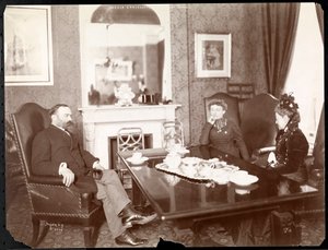 A &39;Herald Conversation&39; no Waldorf Astoria Hotel, 1899 ou 1900 (impressão em gelatina de prata)