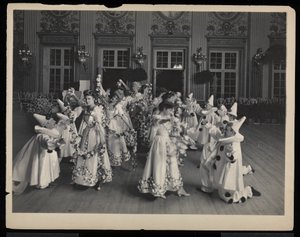 Dançando no James Hazen Hyde Ball, Nova York, 31 de janeiro de 1905 (impressão de gelatina de prata) de Byron Company
