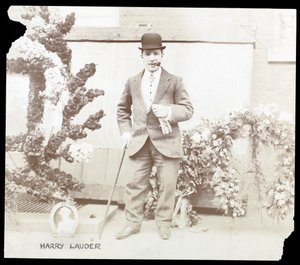 Harry Lauder, c.1905 (impressão de gelatina de prata) de Byron Company