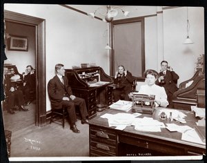 Hotel Records Office, Nova York, 1908 (impressão em gelatina de prata)