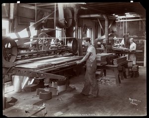 Homens que trabalham na fábrica de pianos Hardman, Peck und Co., Nova York, 1907 (impressão em gelatina de prata)