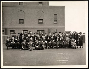 A Seção Econômica do Westchester Women&39;s Club de Mount Vernon, NY, no Hotel Commodore, 21 de março de 1921 (impressão em gelatina de prata) de Byron Company