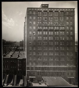 O Hotel Robert Fulton, 228 West 71st Street, Nova York, 1920 (impressão em gelatina de prata) de Byron Company