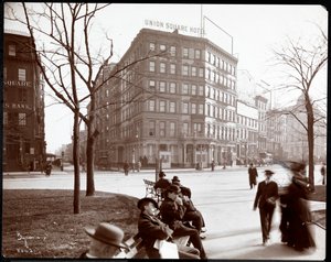 O Union Square Hotel na Union Square East e na 15th Street, Nova York, 1905 (impressão em gelatina de prata)