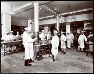 A cozinha do Hotel Manhattan, 1902 (impressão em gelatina de prata)