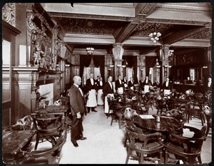 Garçons em um café no Hotel Delmonico, 1902 (impressão de gelatina de prata) de Byron Company