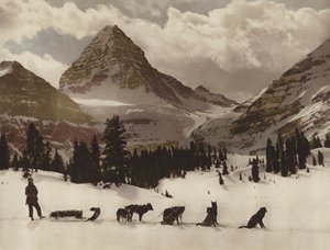 Monte Assiniboine (foto a cores) de Byron Hill Harmon
