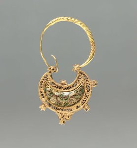Brinco em Forma de Crescente de Byzantine