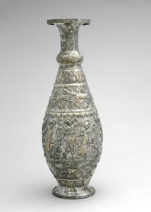 Ewer (jarro) com cenas de jogo, frutos do mar e vinho, final dos anos 300 (prata com vestígios de dourado) de Byzantine