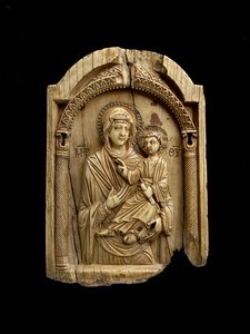 Ícone da Virgem Hodegetria gesticulando para o Menino Jesus que se senta em seu braço esquerdo, segurando um pergaminho em sua mão esquerda e abençoando com seu direito de Byzantine