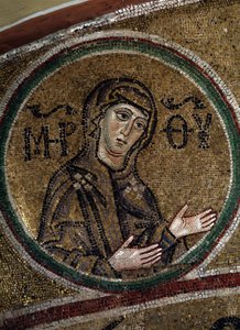 A Virgem Oranta (representação cristã ortodoxa da Virgem Maria, orando com os braços estendidos). Mosaico por um mestre bizantino, ca. 1037-1050, arte russa primitiva. Cofre do Coro da Catedral de Santa Sophie em Kiev (Ucrânia). de Byzantine