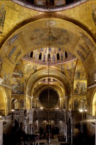 Arquitectura bizantina: vista do transepto sul (com cúpula dedicada a São Leonardo), a roseta. 1542-1551 Basílica de São Marco (Basílica de São Marcos), Veneza