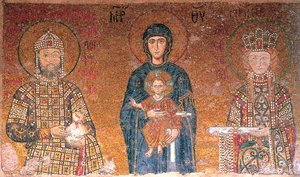 A Virgem com o Menino entre o imperador João II Comneno e sua esposa, Irene, c1118. de Byzantine Master.