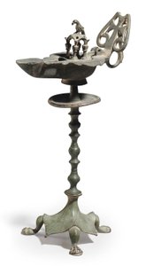 Uma lâmpada e um suporte de óleo de bronze bizantino, c. 5 a 6 DC (bronze) de Byzantine School