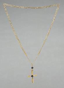 Corrente com Pendente Cross, 500s (ouro, safira e vidro) de Byzantine School