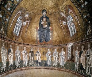 Virgem antonizada com arcanjos e apóstolos (mosaico) de Byzantine School