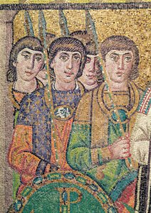 Os guardas na suíte de Justinian (mosaico) (detalhe de 244979) de Byzantine School