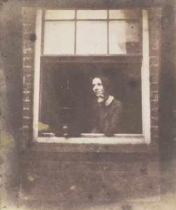 Senhora na janela aberta com gaiola de pássaro, final da década de 1840. de Calvert Jones