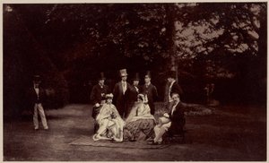 Grupo de Suas Altezas Reais a Princesa Clementina de Saxe Cobourg Gotha, os seus Filhos e Filha, o Duque d