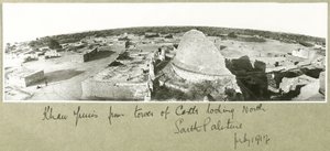 Khan Yunis da torre do castelo, Palestina do Sul, julho de 1917 de Capt. Arthur Rhodes