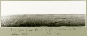 Vista olhando por cima de Beersheba de duas milhas até Hebron Road, 3 de novembro de 1917 de Capt. Arthur Rhodes