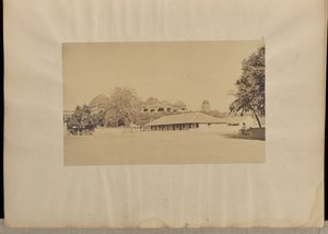 Madura. Palácio [de Trimul Naik], com a escola do Sr. Fischer em primeiro plano.