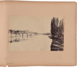 O Palácio, etc., a partir da 1ª Ponte - Srinugur de Capt. Melville Clarke