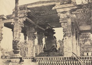 Grande Pagode, Grande Touro, Vista Frontal, Tanjore, Índia (Templo Rajarajesvara) de Captain Linnaeus Tripe