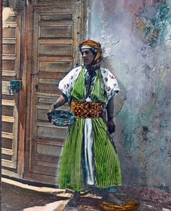 Marrocos, rapariga Kabyle do grupo étnico Berbere, data da imagem: cerca de 1910. Arquivo Carl Simon de Carl Simon