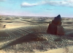 Marrocos, marco no deserto, data da imagem: cerca de 1910. Arquivo Carl Simon de Carl Simon