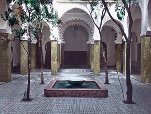 Norte de Marrocos, Tânger, pátio de uma embaixada, data da imagem: cerca de 1910. Arquivo Carl Simon de Carl Simon