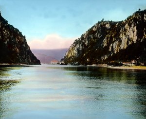 Roménia, os Portões de Ferro, um desfiladeiro no rio Danúbio, data da imagem: cerca de 1920. Arquivo Carl Simon de Carl Simon