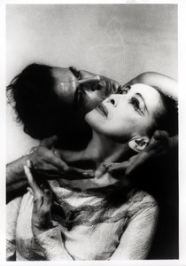 Martha Graham (1894-1991) e Bertram Ross (1920-2003) em "Visionary Recital", 27 de junho de 1961 (impressão em gelatina e prata)