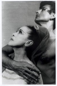 Martha Graham (1894-1991) e Bertram Ross (1920-2003) em "Visionary Recital", 27 de junho de 1961 (impressão em gelatina e prata)