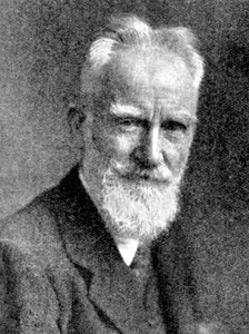 George Bernard Shaw, dramaturgo britânico, 1923.