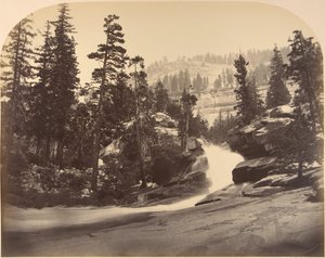 Cascade, Nevada Fall à esquerda, vista acima de Vernal Fall, 1861. de Carleton Emmons Watkins