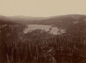 Barragens e Lago, Condado de Nevada, Vista Distante de Carleton Watkins