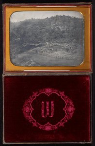 Sem título (cena de mineração em rio) de Carleton Watkins