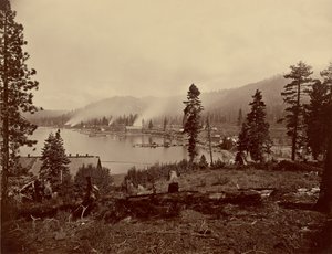 Vista da Baía de Gleenbrook [sic], Lago Tahoe, mostrando serrações, quebra-mar e vapores da Carson and Tahoe Lumber and Flume Co., também o terminal do Lago Tahoe, N.G.R.R. de Carleton Watkins