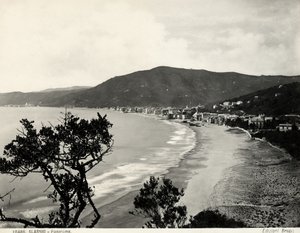 Trecho da praia em Alassio, c.1890 (foto a p/b)