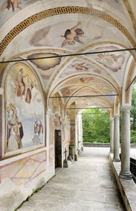 Vista dos frescos e do pórtico, Igreja de Santi Nazaro e Celso, Lanzo D