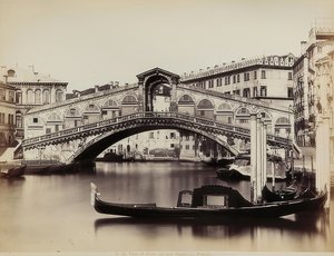 Vista do Grande Canal com a Ponte di Rialto em Veneza. Aprox. 1865-1875