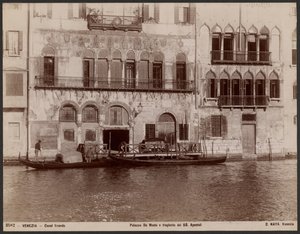 Palácio Da Mosto e o ferry SS Apostoli de Carlo Naya