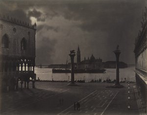 Veneza: São Marcos olhando para San Giorgio Maggiore, ao luar
