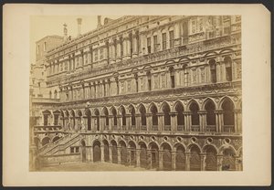 Ala oeste do Pátio do Palácio Ducal de Carlo Ponti