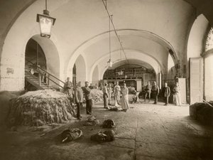 Interior do depósito de couro militar, durante a Grande Guerra (foto a p/b)