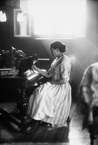 Retrato, de, wanda, sentando uma tabela, com, dela, gato, trieste, c.1910, (glass, plate)