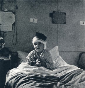 Uma criança pequena que respira levemente e sente sua vida em todos os membros, o que deveria saber de Cecil Beaton