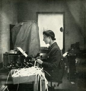 Oficial de Código e Cifra, c1943. de Cecil Beaton